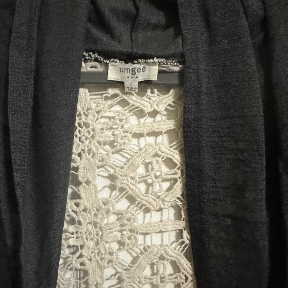 Umgee Charcoal Embroidered Kimono with Ivory Crochet Detail Size L - Picture 3 of 5